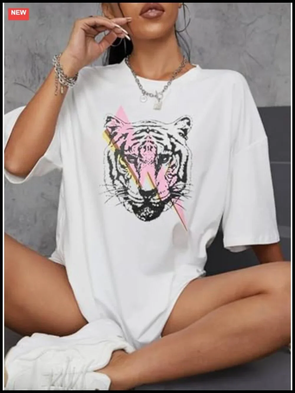 Women's Oversized Vintage Tiger Graphic Tee - Cotton Blend Short Sleeve